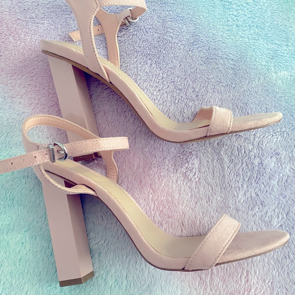 💖FOREVER 21💖Pink suede block heels. Size 7. Never worn.